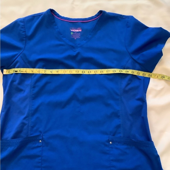 Uniform for female health care worker. - Picture 5 of 7